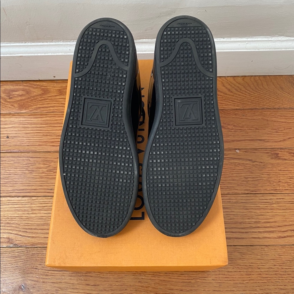 Women’s Size 7 (EU 37) Black Louis Vuitton Sneaker - Picture 8 of 11